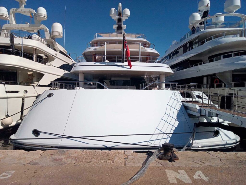 Cooling Pipe Cleaning on M/Y